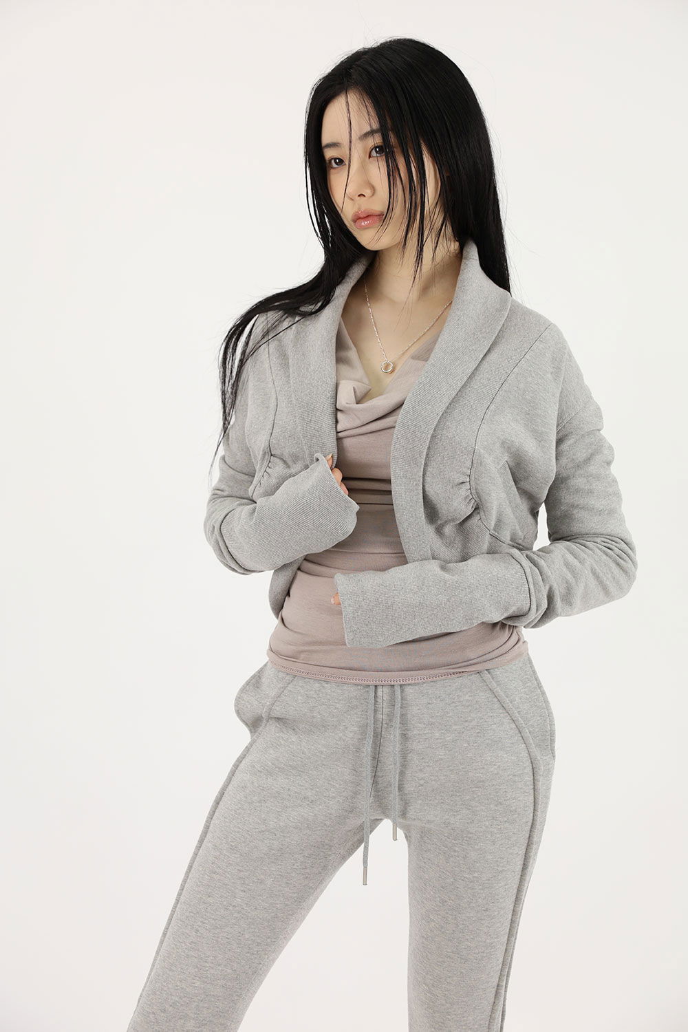 긴팔 티셔츠 모델 착용 이미지-S1L47