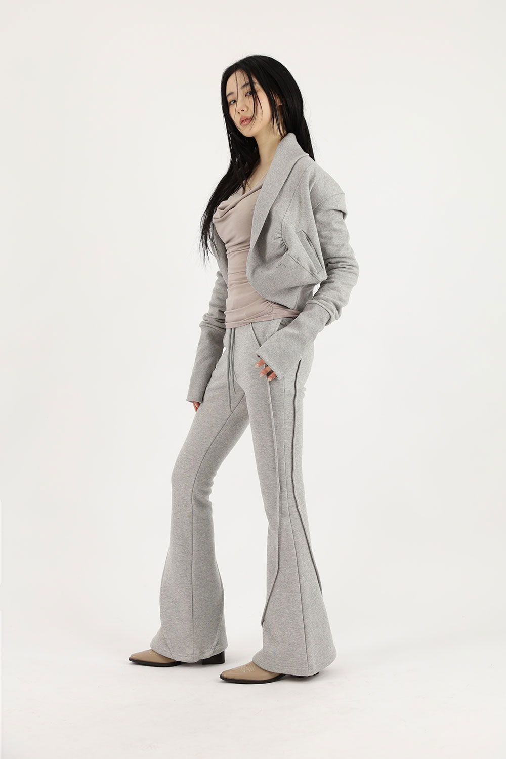 긴팔 티셔츠 모델 착용 이미지-S1L42