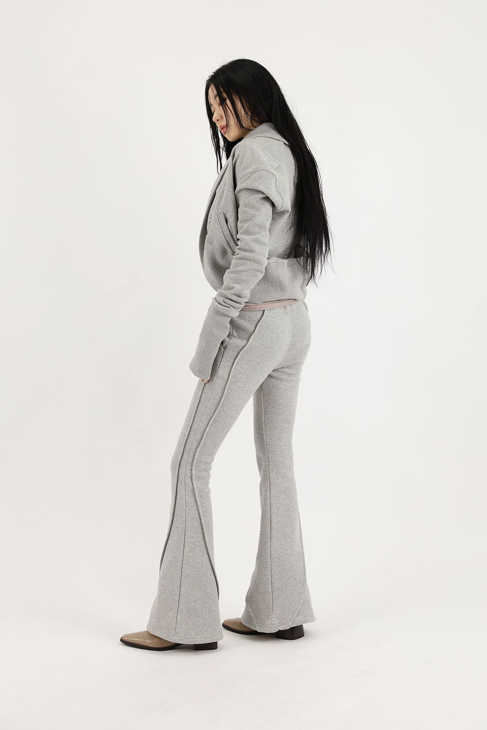 긴팔 티셔츠 모델 착용 이미지-S1L44