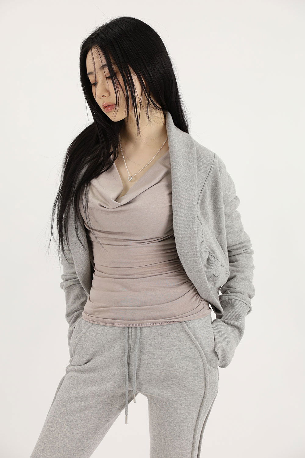 긴팔 티셔츠 모델 착용 이미지-S1L50