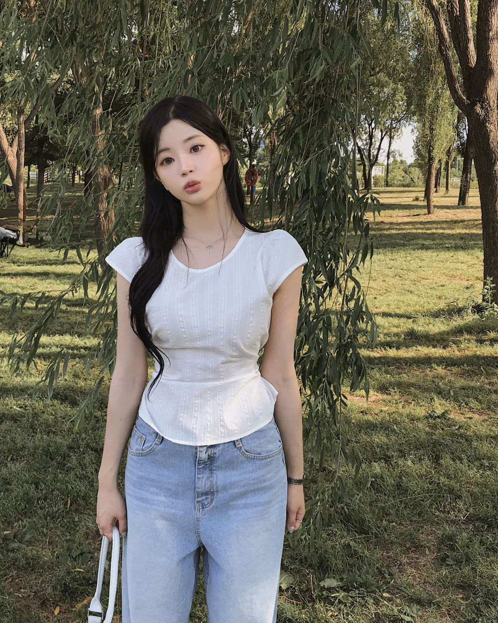 민소매 모델 착용 이미지-S1L47