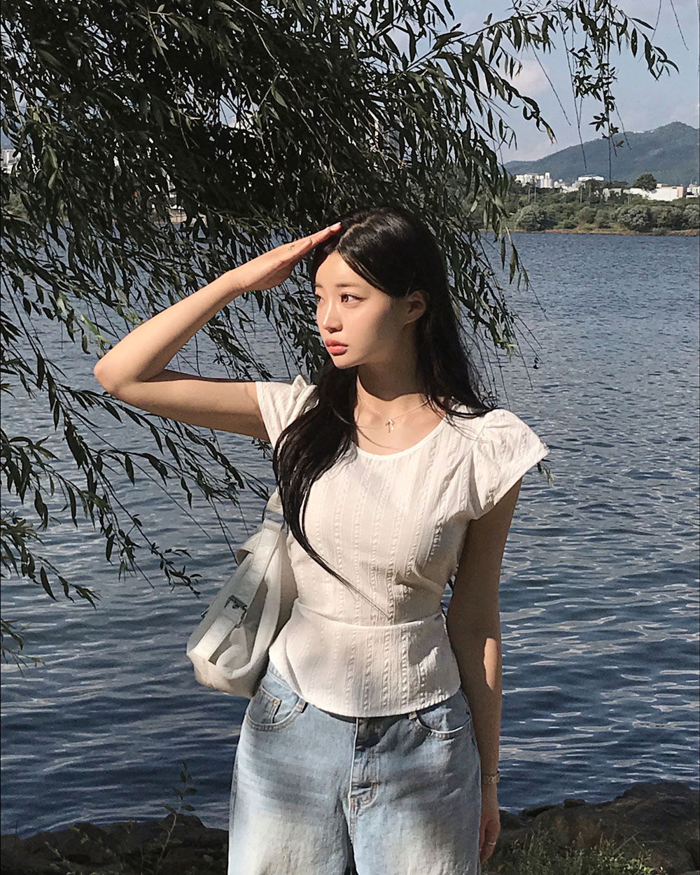 민소매 모델 착용 이미지-S1L53