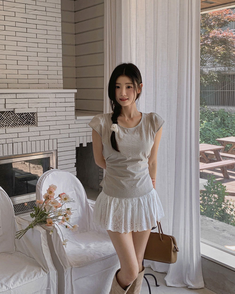 민소매 모델 착용 이미지-S1L57