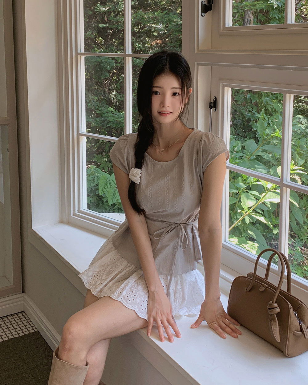 민소매 모델 착용 이미지-S1L69