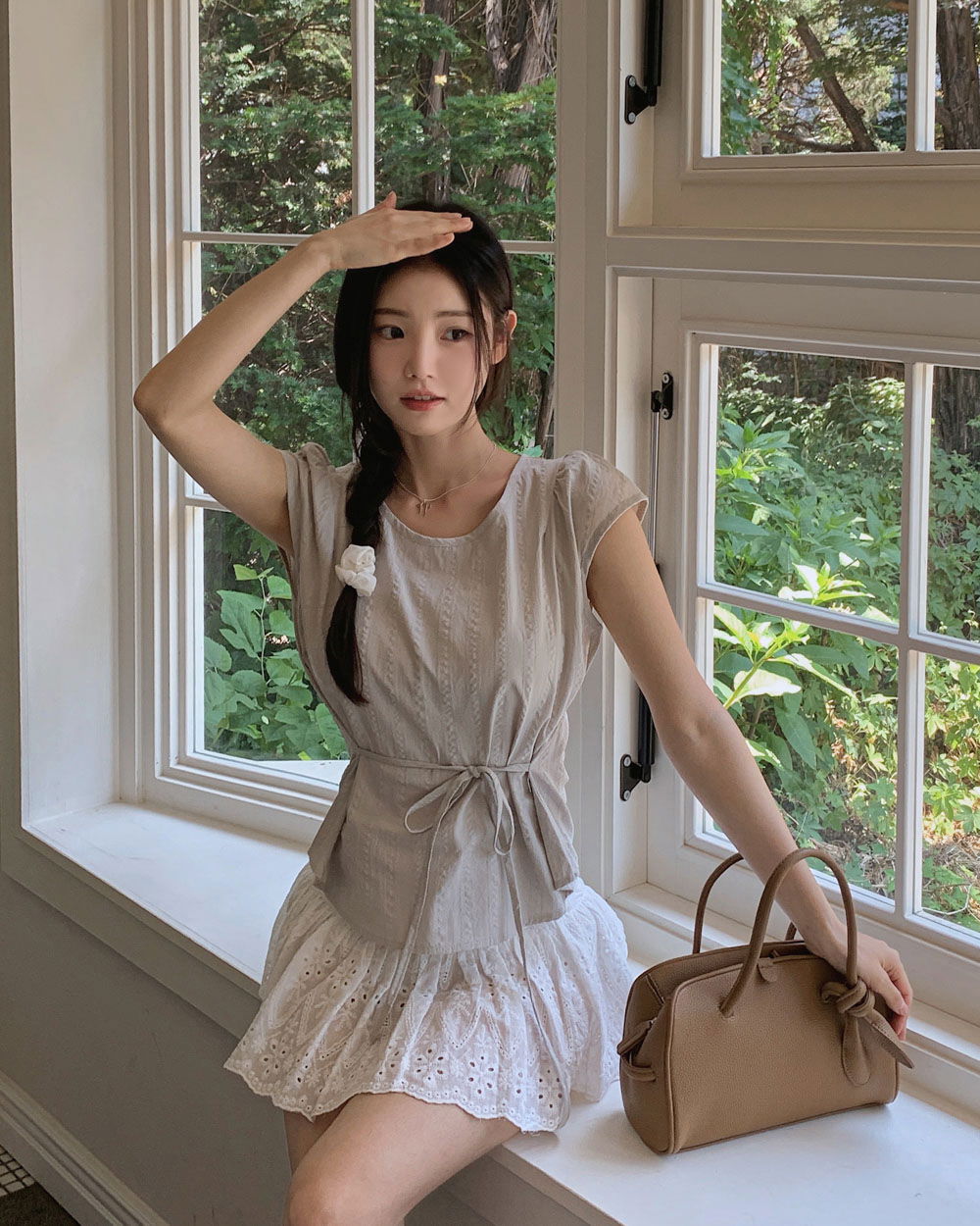 민소매 모델 착용 이미지-S1L71