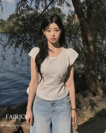 페어쥬 라운드넥 캡소매 퍼프 허리스트랩 허리잘록 밑단굴림 레이스패턴 코튼 반팔 블라우스