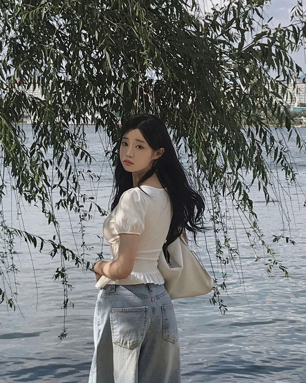 반팔 티셔츠 모델 착용 이미지-S1L54