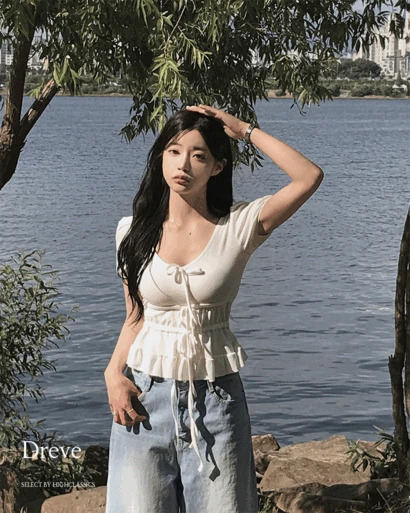 드레브 브이넥 트리플리본 핏조절 퍼프소매 밴딩 허리잘록 프릴 쫀쫀스판 반팔 티셔츠