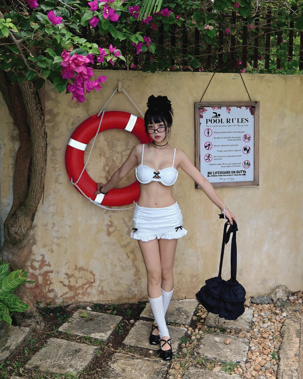 簍空造型綁帶方領比基尼泳裝