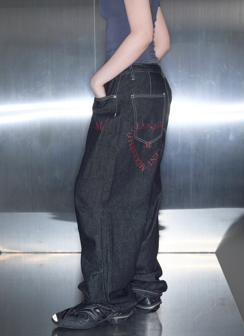 SIGNATURE HEART LETTERING BACK LOGO DENIM PANTS UNISEX Signature Heart Lettering Back Logo Denim Pants Unisex 牛仔裤