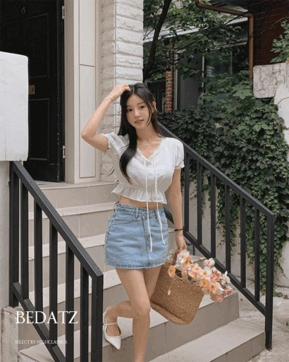 베다츠 라운드넥 레이스 리본 밴딩 단추 셔링 허리잘록 스트라이프 펀칭 여리핏 반팔 크롭 코튼 블라우스