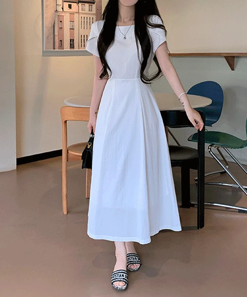 gown