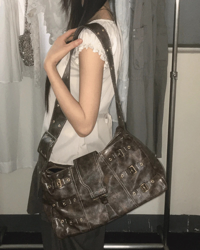 Verum Vintage Leather Wide Strap Buckle Crossbody Bag