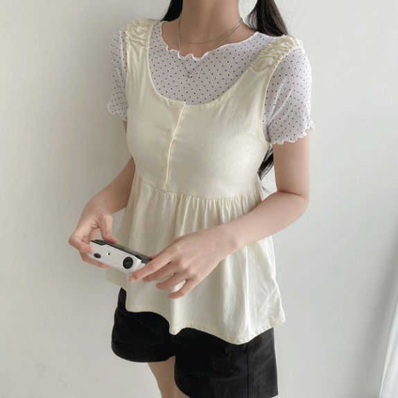 Sleeveless T-shirt with button closure