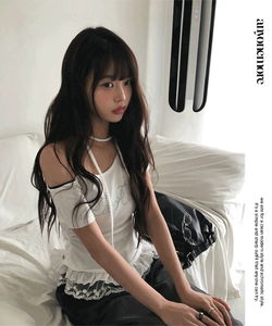 Bulk lace one-off strap short sleeve t-shirt
