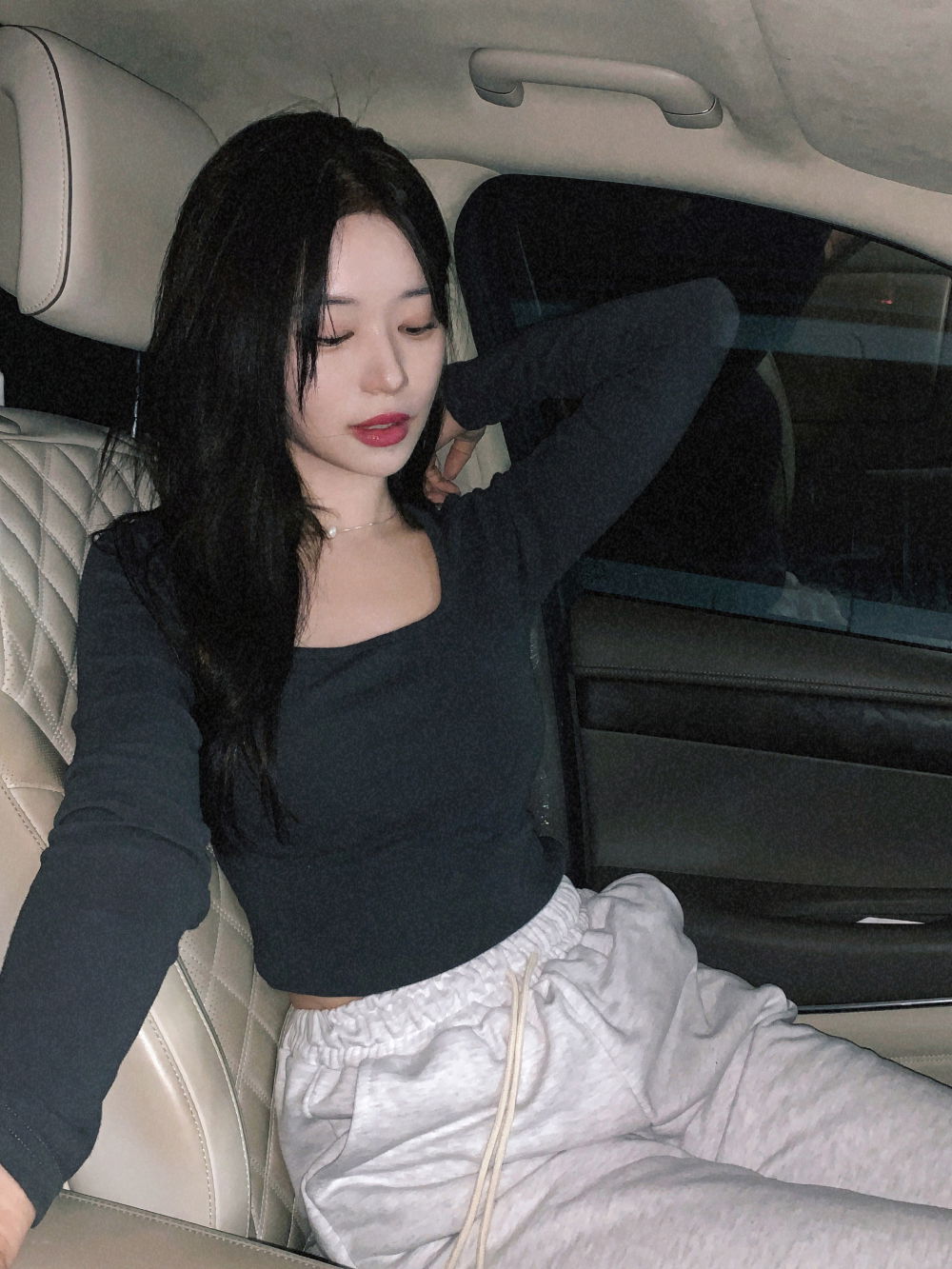 긴팔 티셔츠 모델 착용 이미지-S30L10