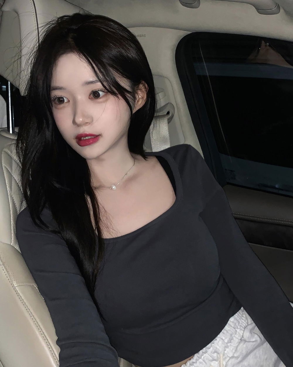 긴팔 티셔츠 모델 착용 이미지-S30L4