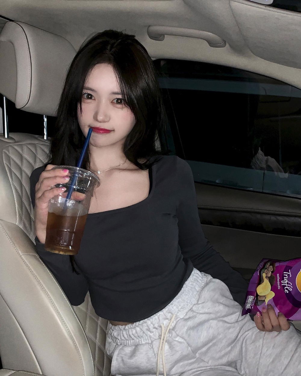 긴팔 티셔츠 모델 착용 이미지-S30L6