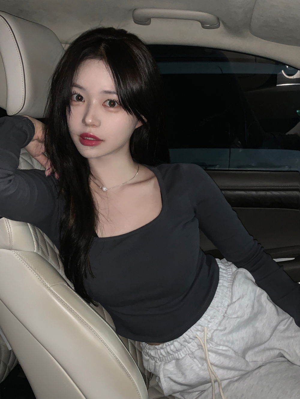 긴팔 티셔츠 모델 착용 이미지-S30L3