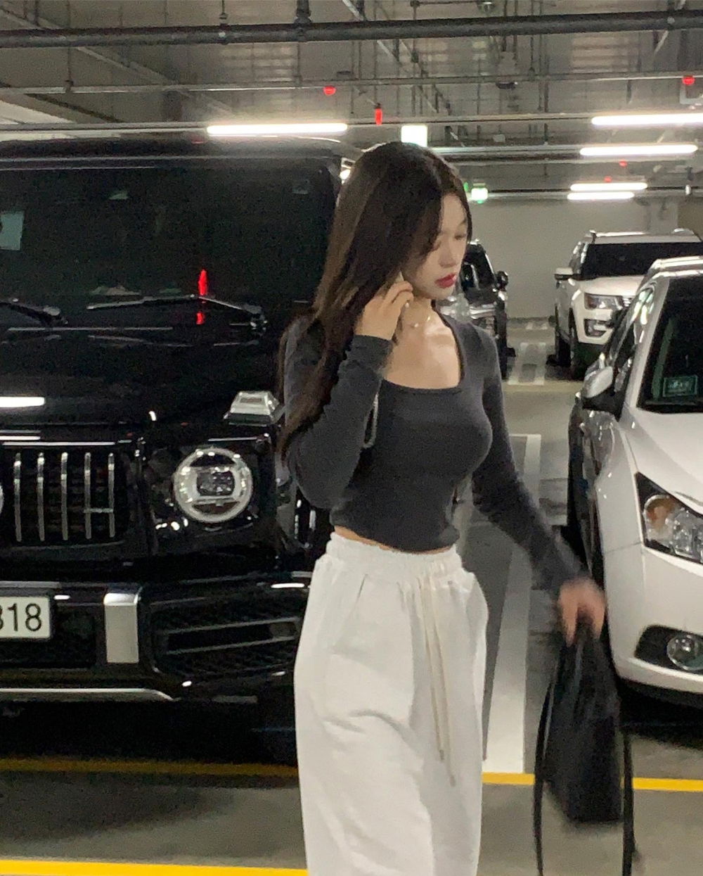 긴팔 티셔츠 모델 착용 이미지-S30L22