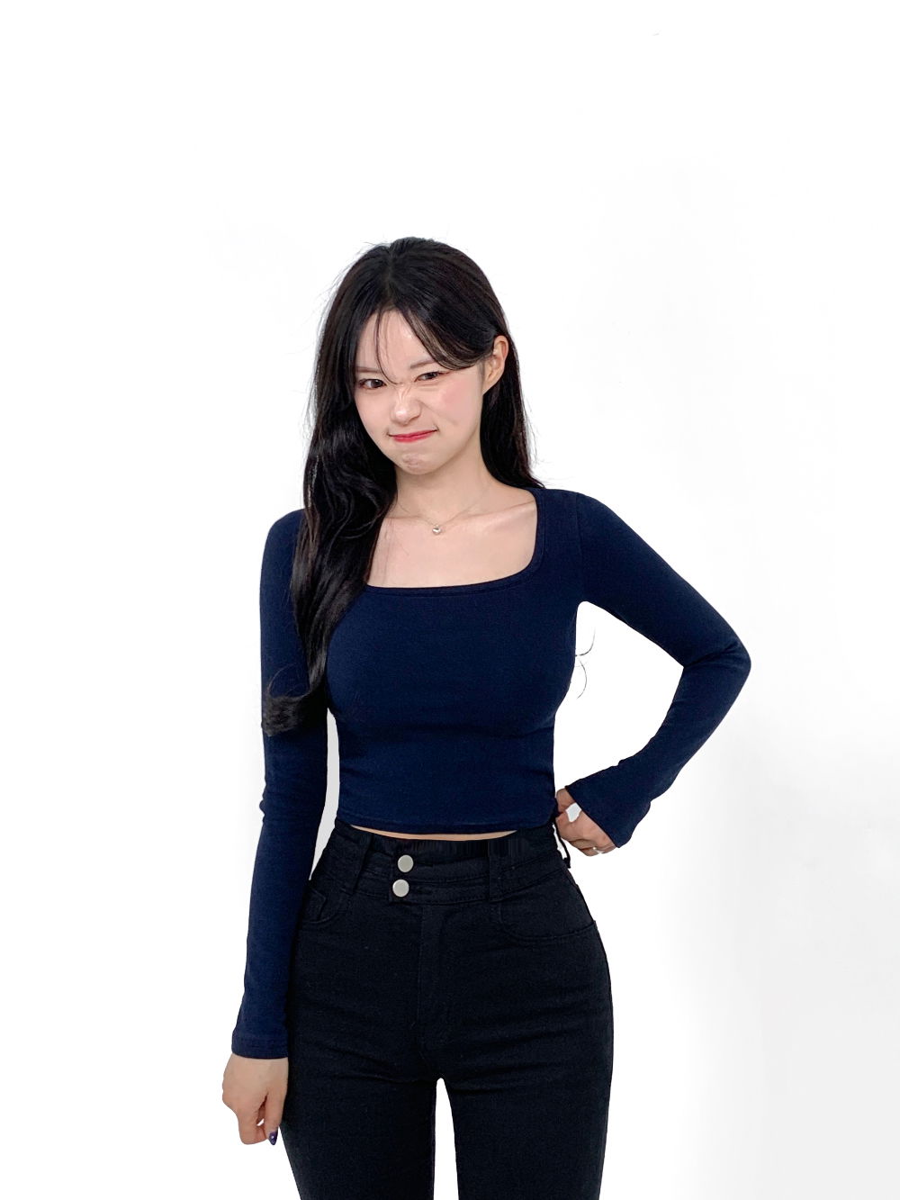 긴팔 티셔츠 모델 착용 이미지-S49L3