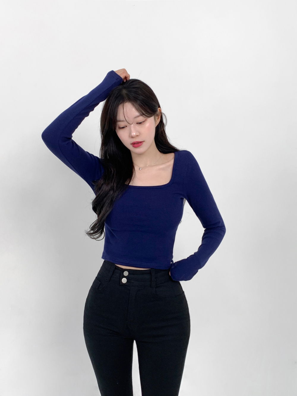 긴팔 티셔츠 모델 착용 이미지-S44L1