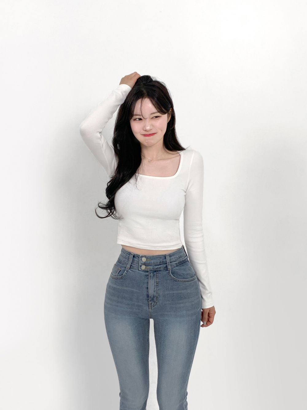 긴팔 티셔츠 모델 착용 이미지-S50L9