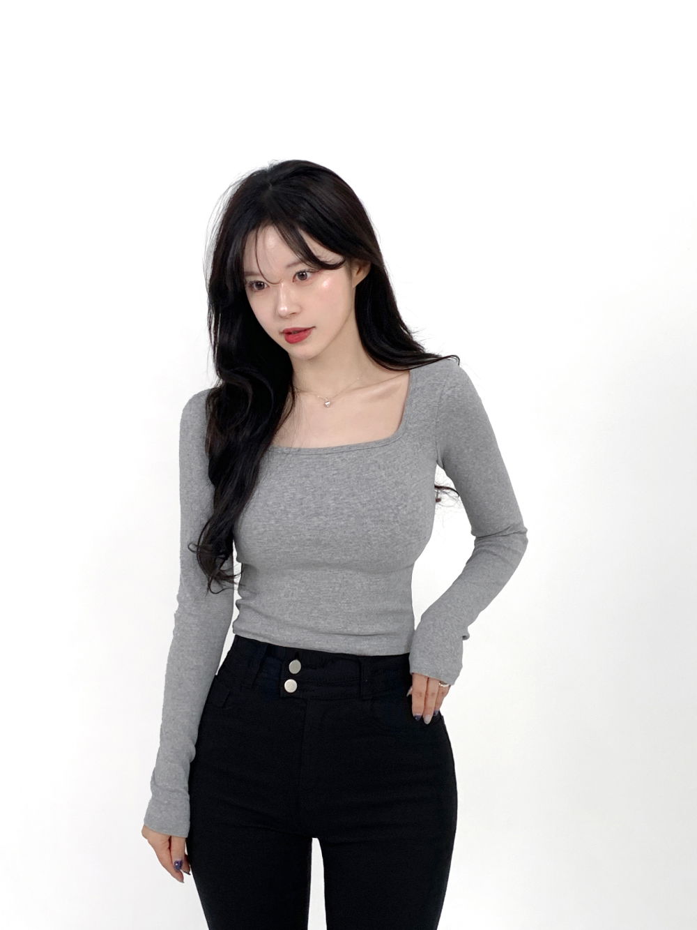 긴팔 티셔츠 모델 착용 이미지-S46L2