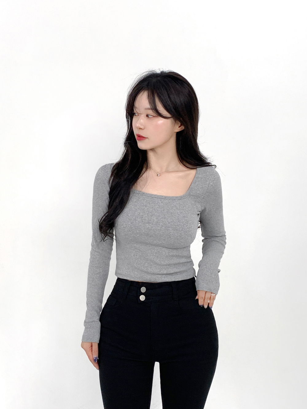 긴팔 티셔츠 모델 착용 이미지-S46L4