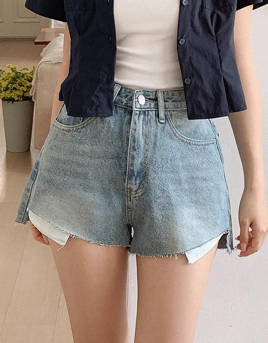 D-Wave Cutting Denim Shorts