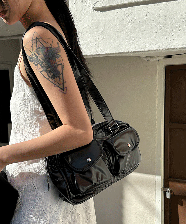 JACKER DOUBLE POCKET EMBO SHOULDER BAG 肩背包