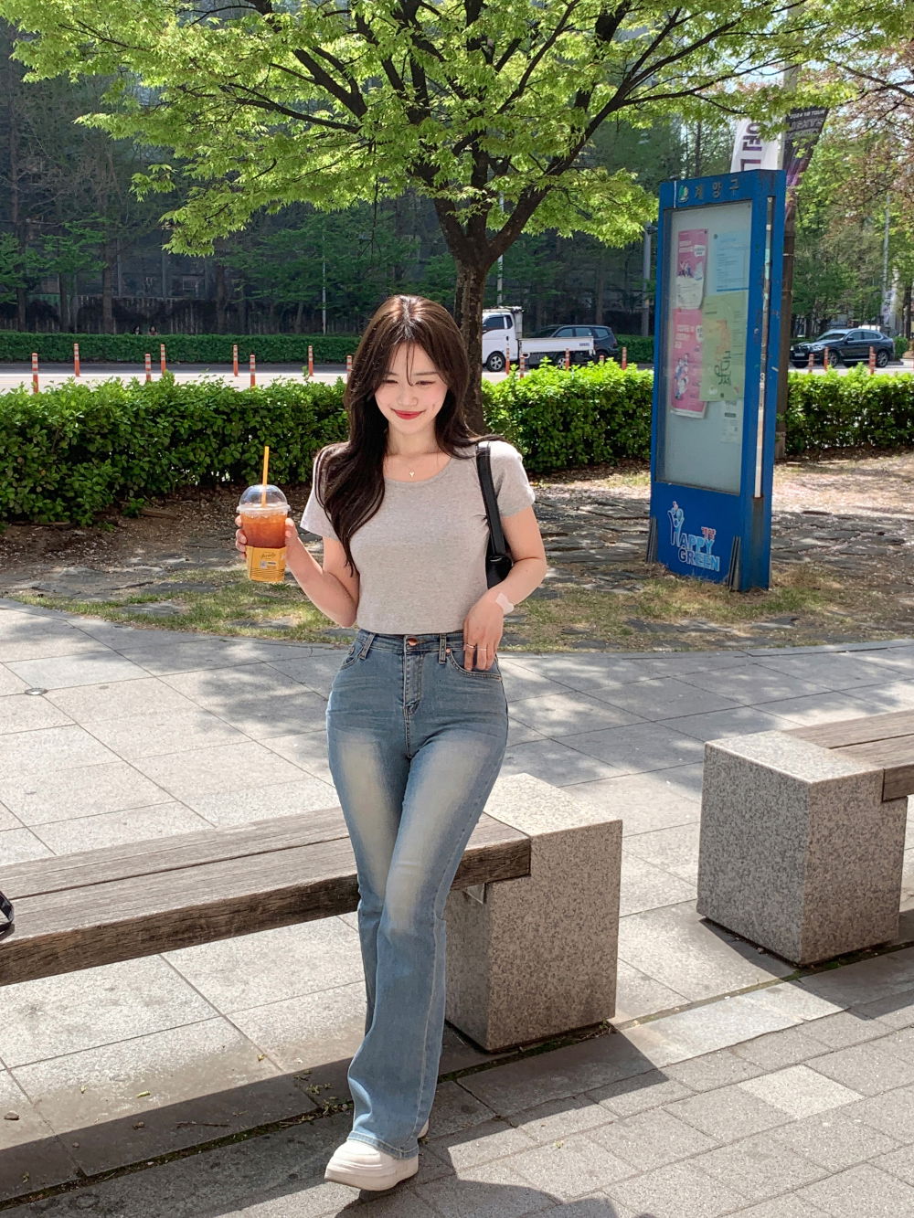 반팔 티셔츠 모델 착용 이미지-S48L9