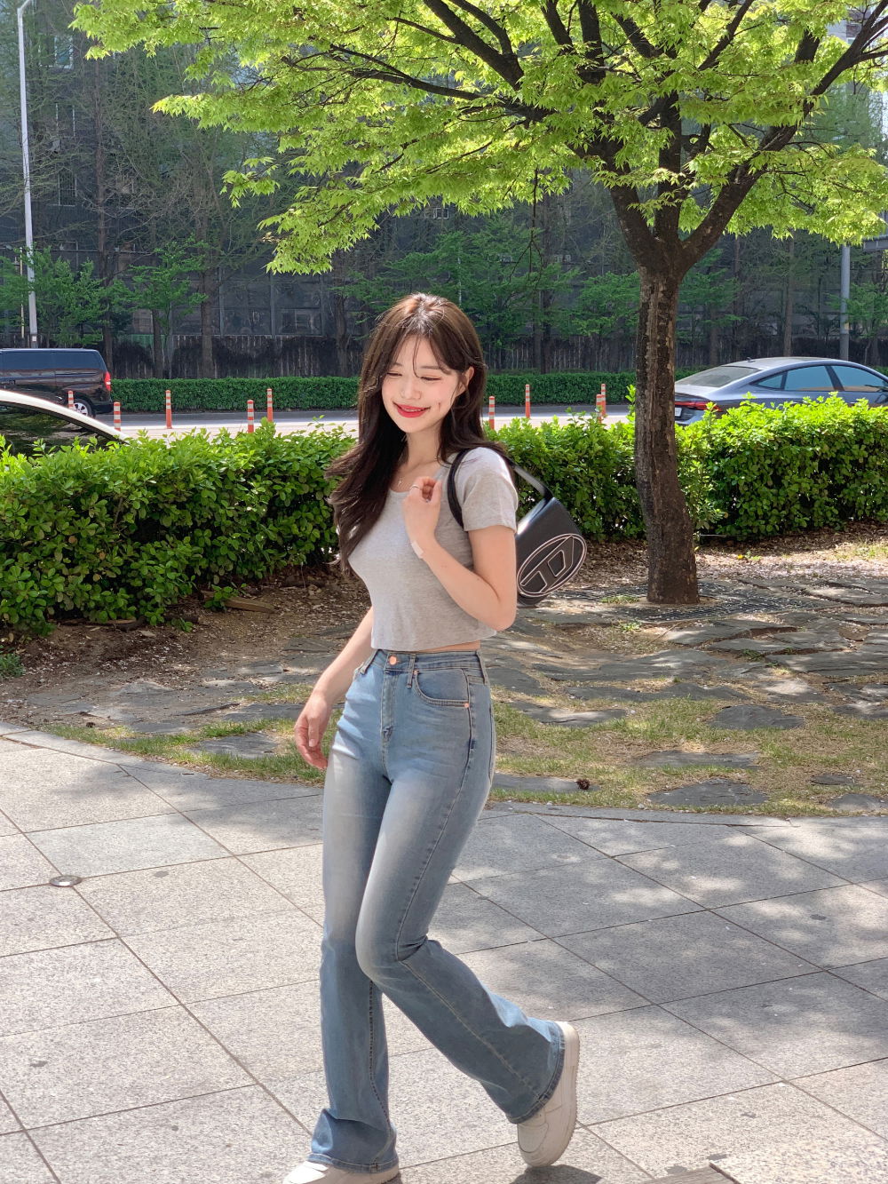 반팔 티셔츠 모델 착용 이미지-S48L3