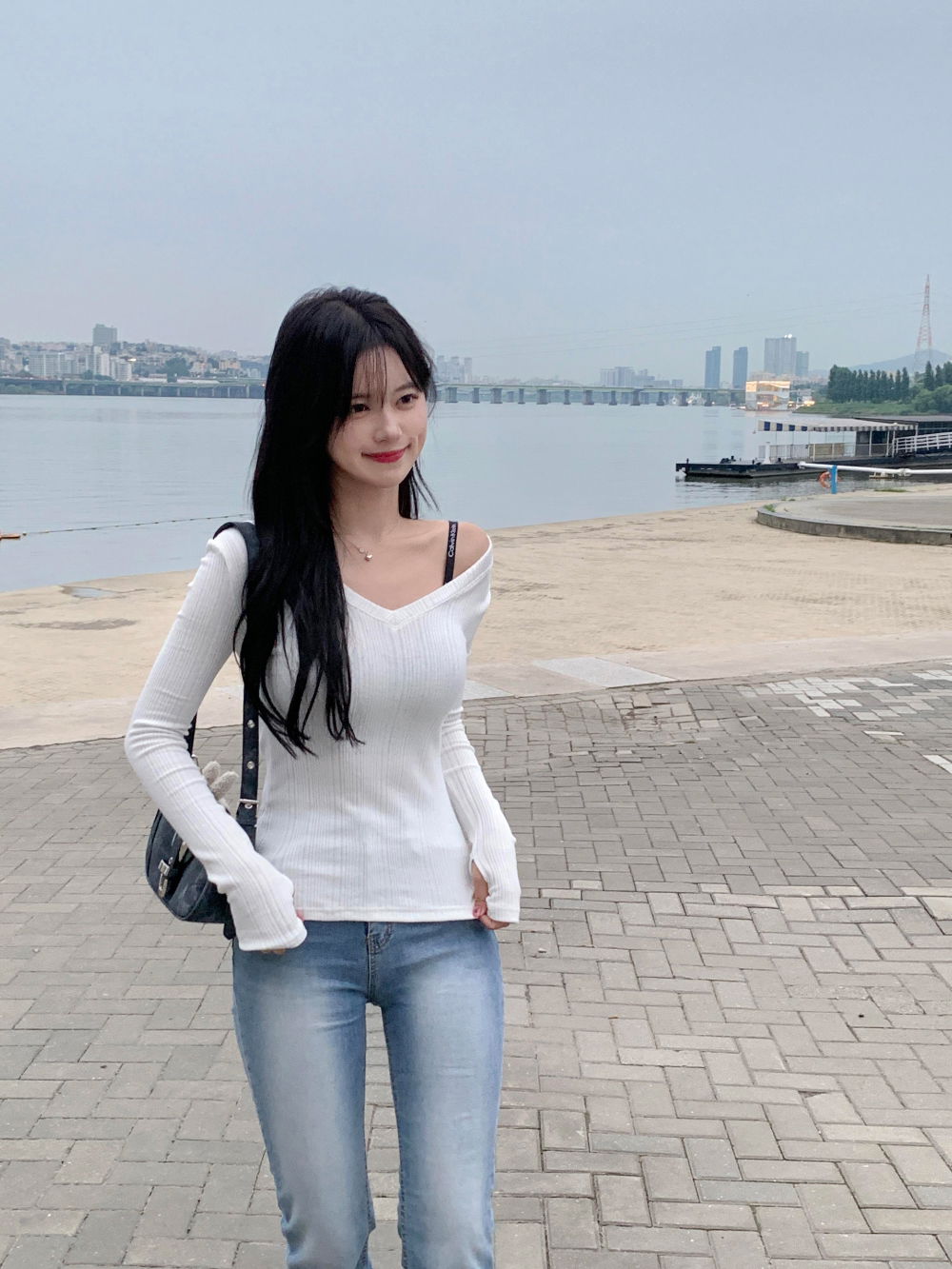 반팔 티셔츠 모델 착용 이미지-S59L6