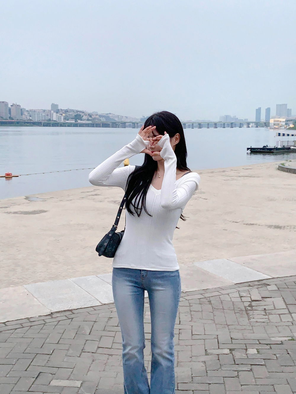 반팔 티셔츠 모델 착용 이미지-S59L8