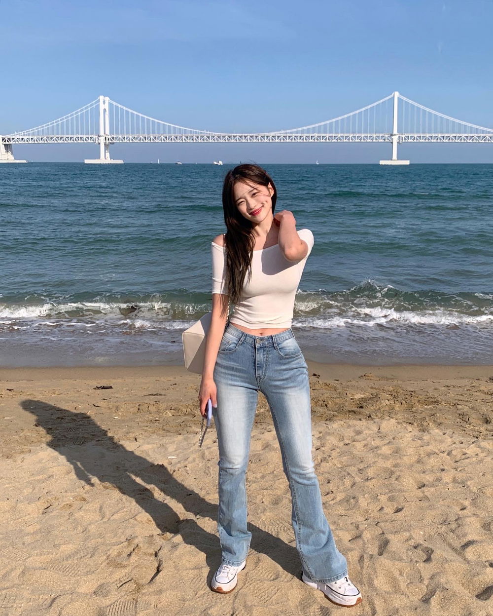 반팔 티셔츠 모델 착용 이미지-S22L9