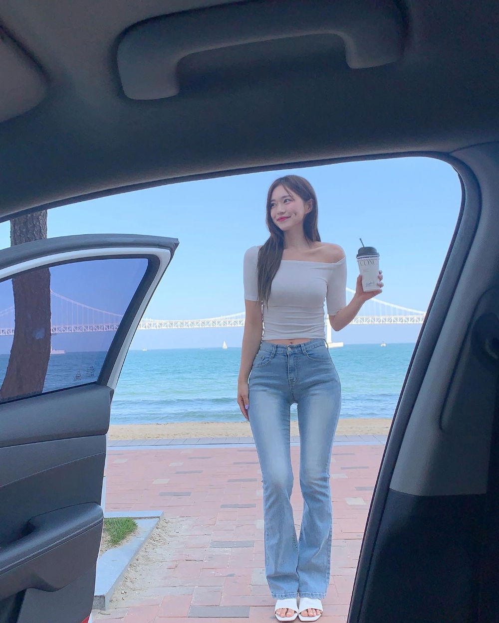 반팔 티셔츠 모델 착용 이미지-S22L14