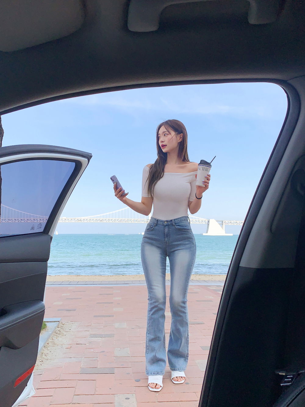 반팔 티셔츠 모델 착용 이미지-S22L19