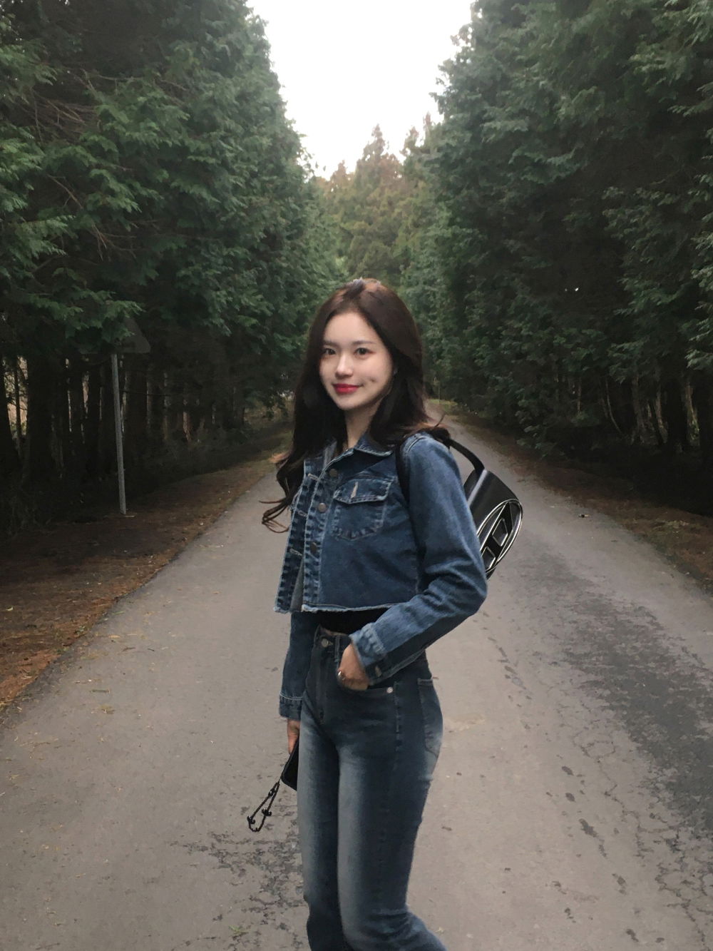 반팔 티셔츠 모델 착용 이미지-S37L5