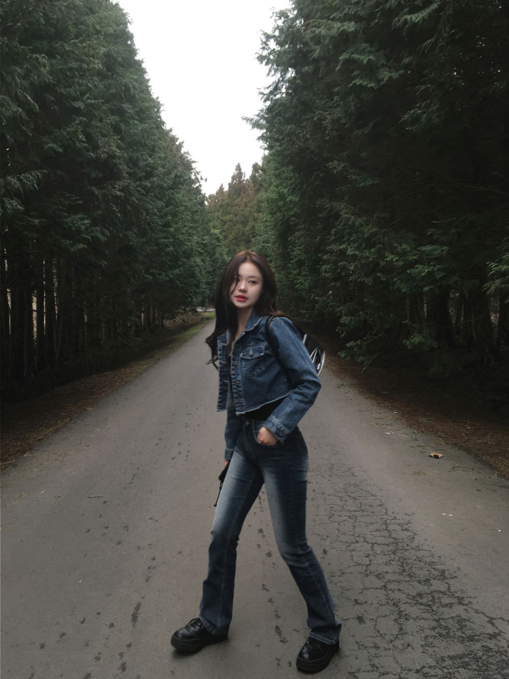 반팔 티셔츠 모델 착용 이미지-S37L8