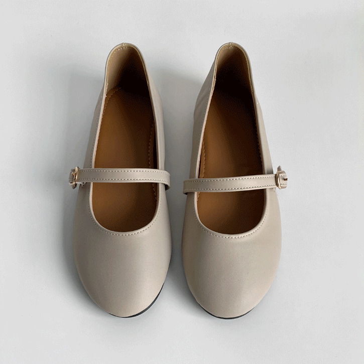 Round strap flat shoes