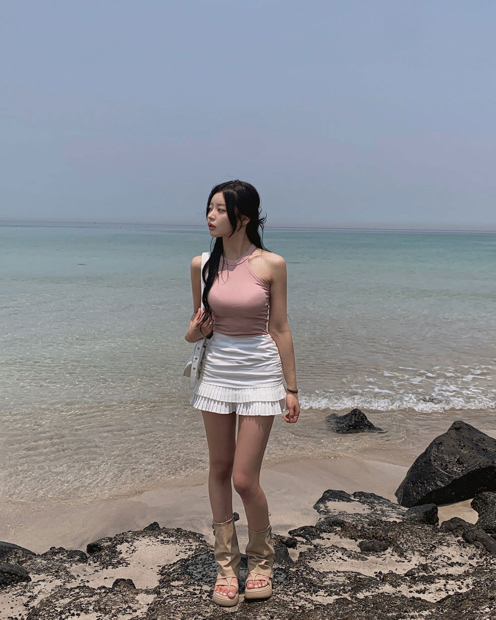 민소매 모델 착용 이미지-S1L36