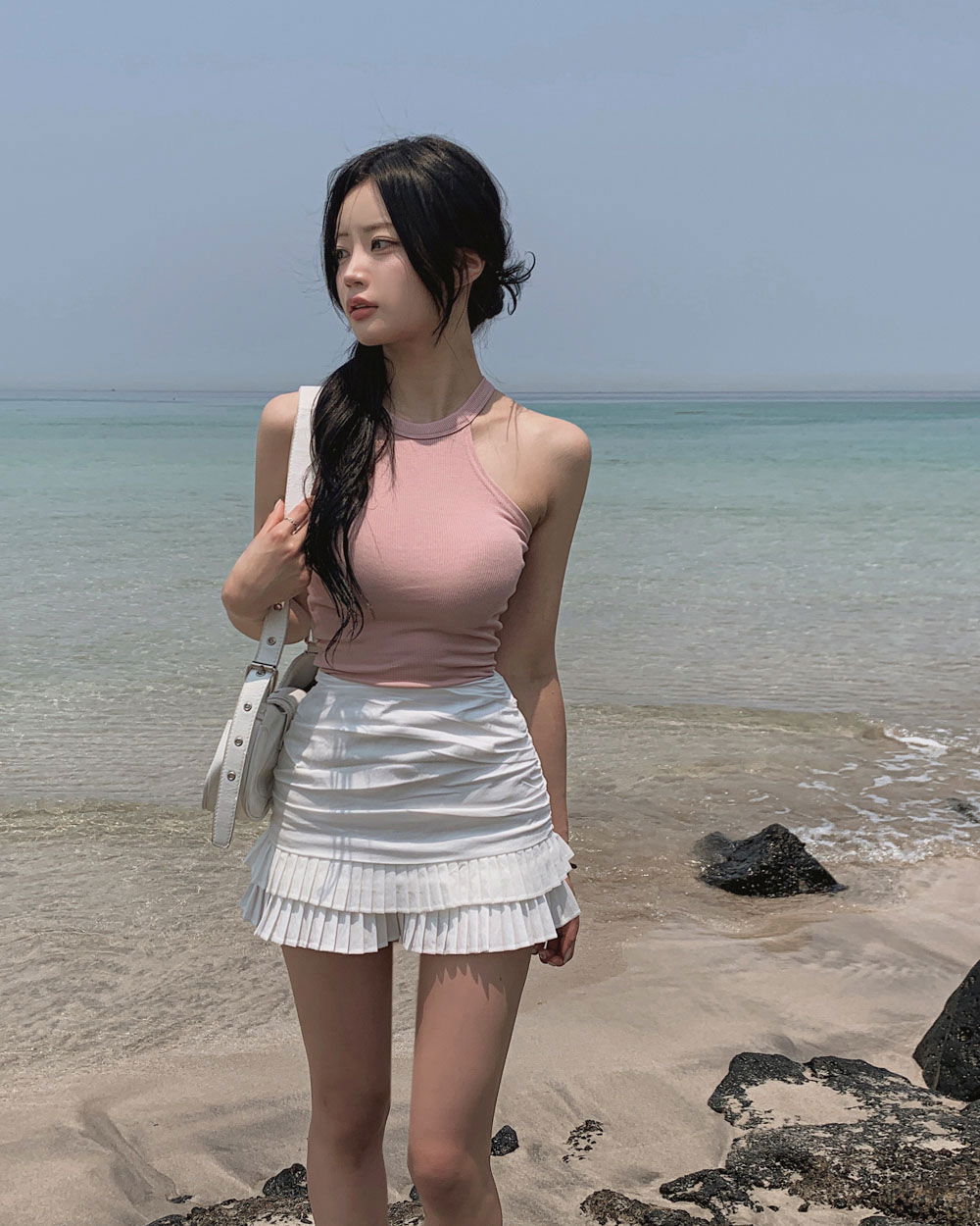 민소매 모델 착용 이미지-S1L59