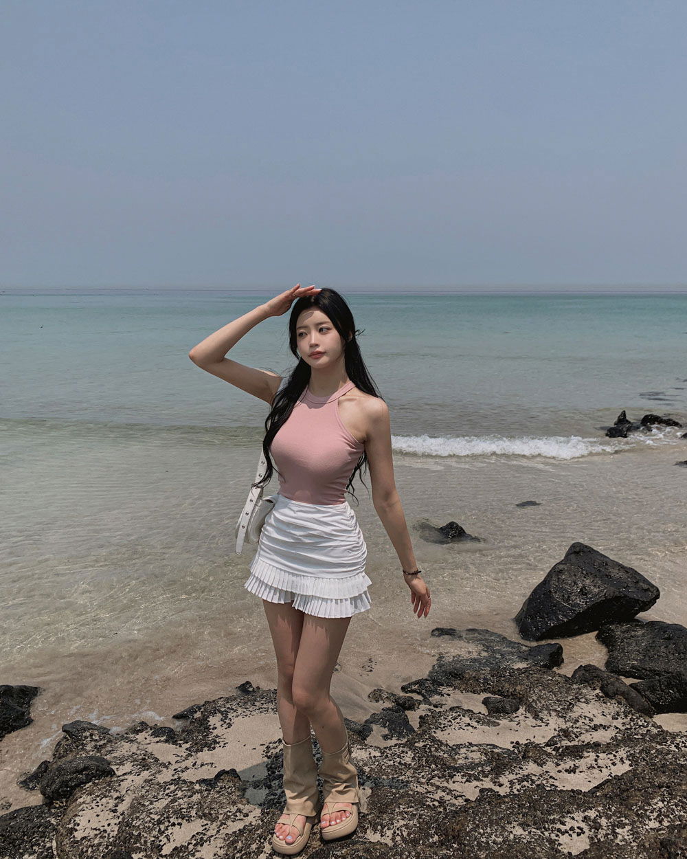 민소매 모델 착용 이미지-S1L61