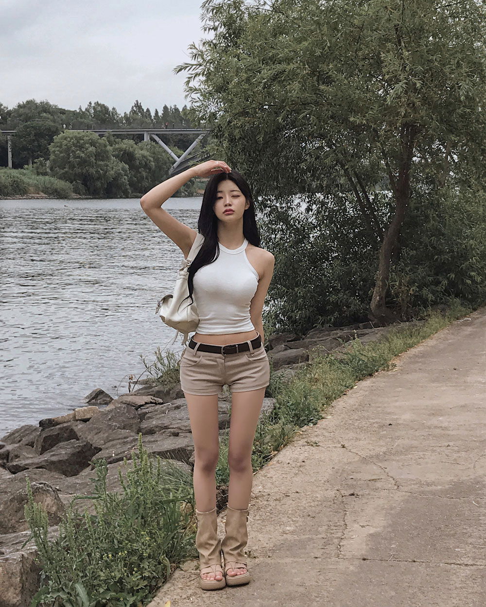 민소매 모델 착용 이미지-S3L3