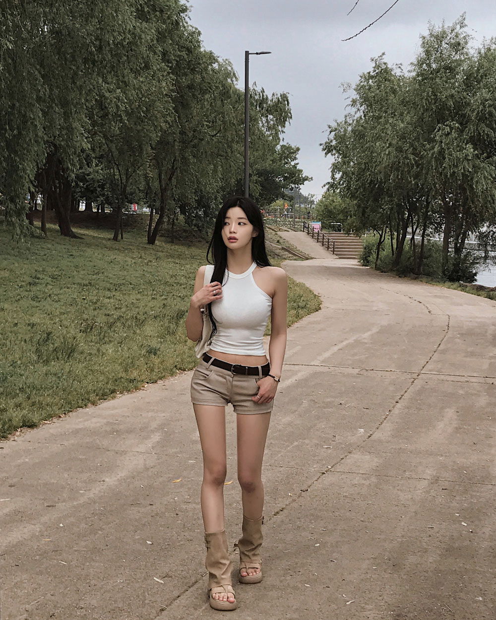 민소매 모델 착용 이미지-S3L10