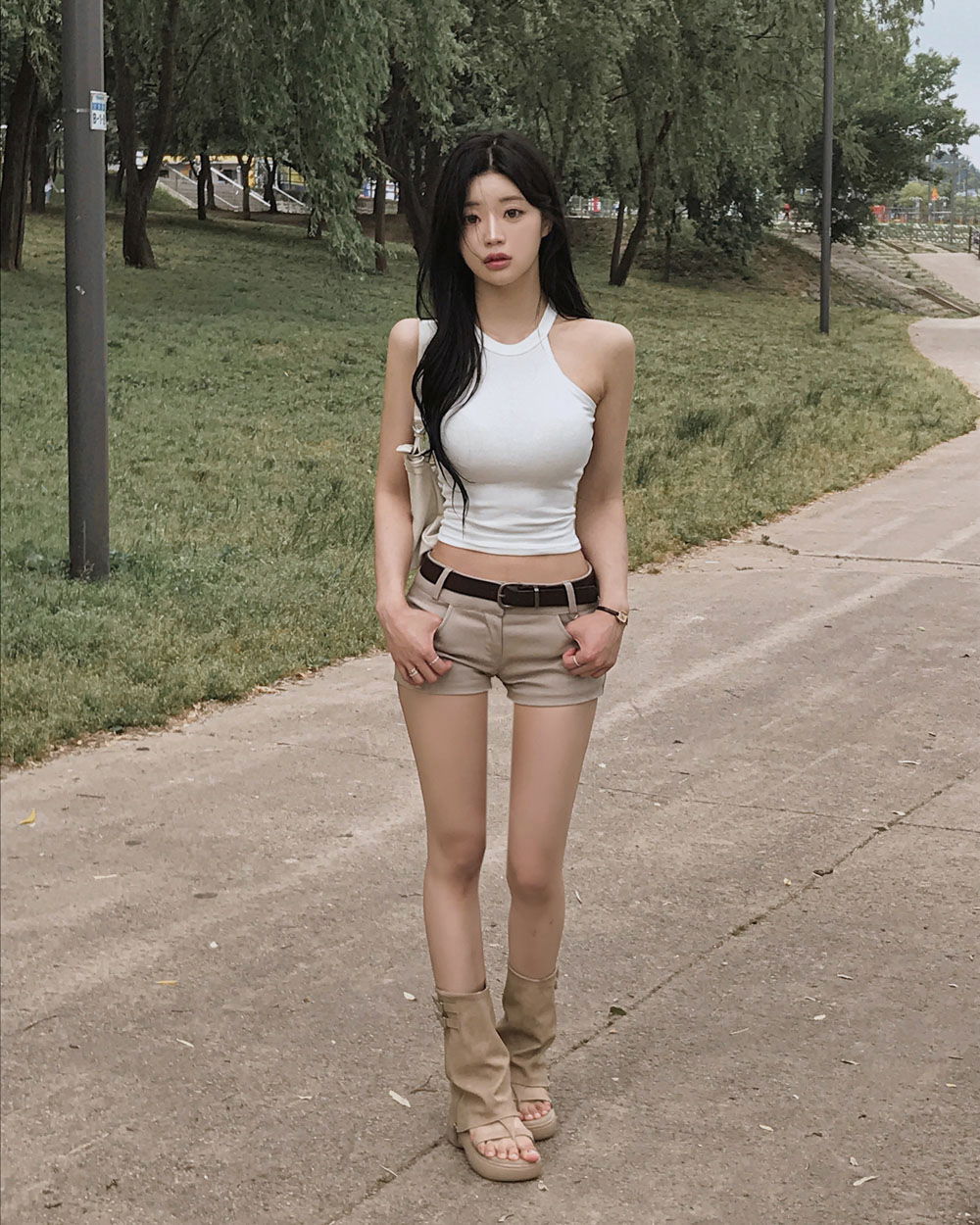 민소매 모델 착용 이미지-S3L11