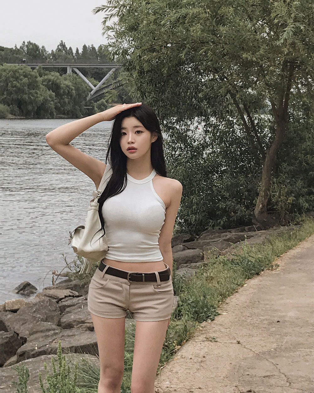민소매 모델 착용 이미지-S3L15