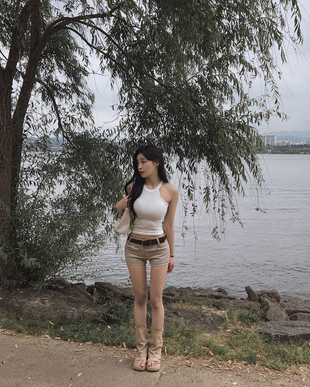 민소매 모델 착용 이미지-S3L27