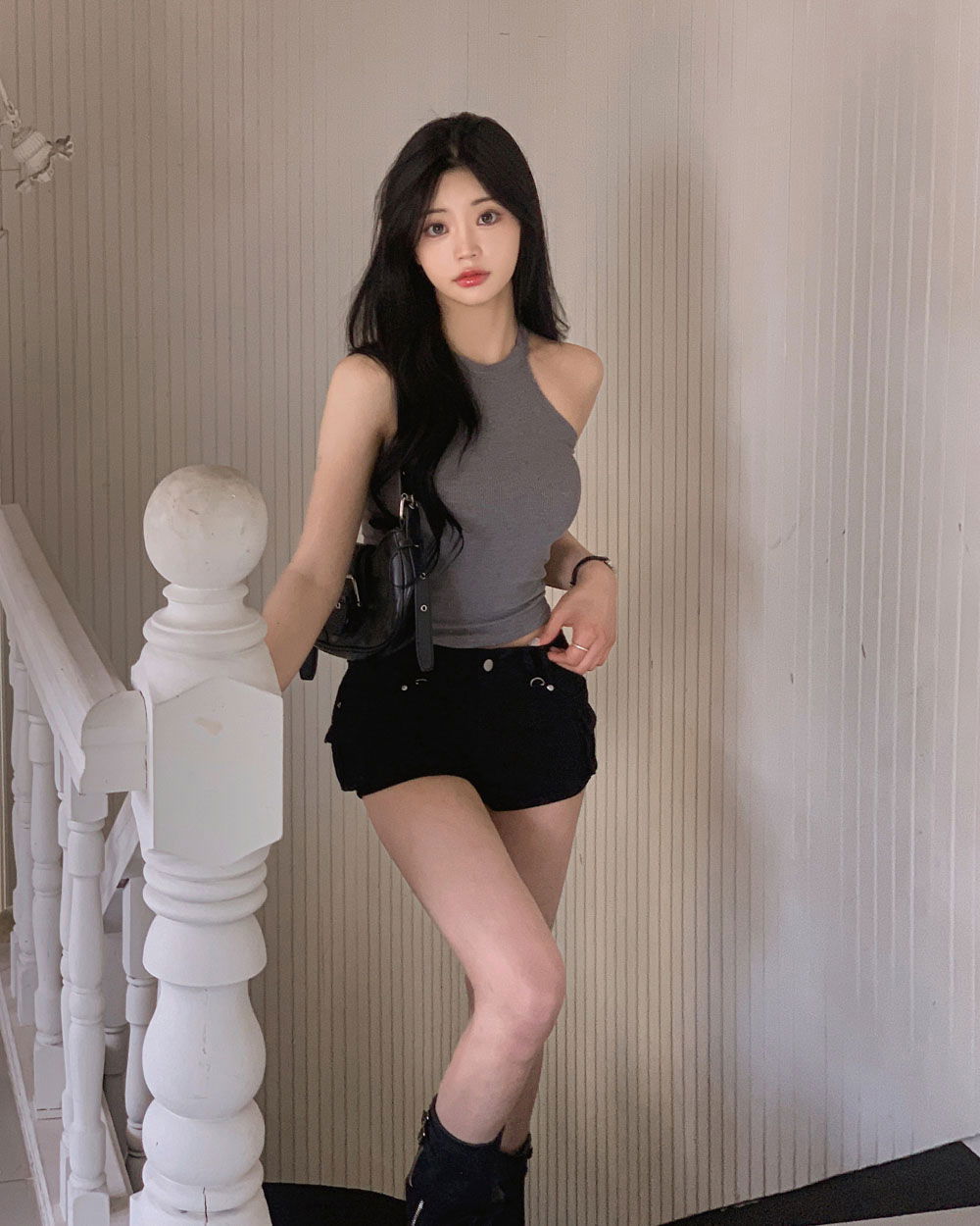 민소매 모델 착용 이미지-S2L8